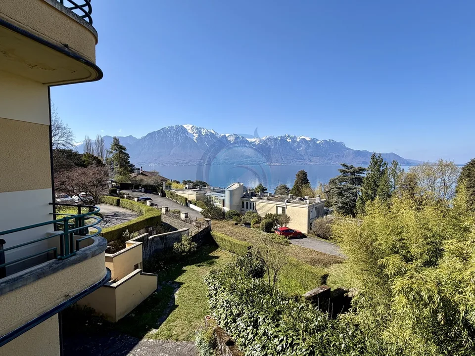 SPACIEUX APPARTEMENT DE 4,5 PIÈCES AVEC BUREAU ET VUE SUR LE LAC