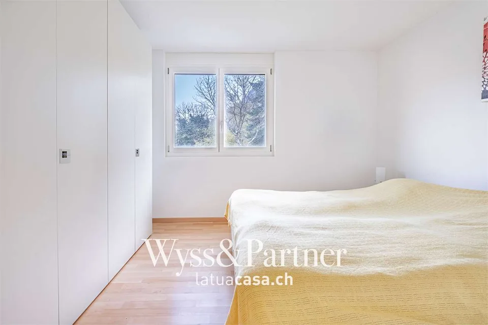 Orgnana 2.5 à vendre avec vue sur le lac et piscine – photo 6 sur 13