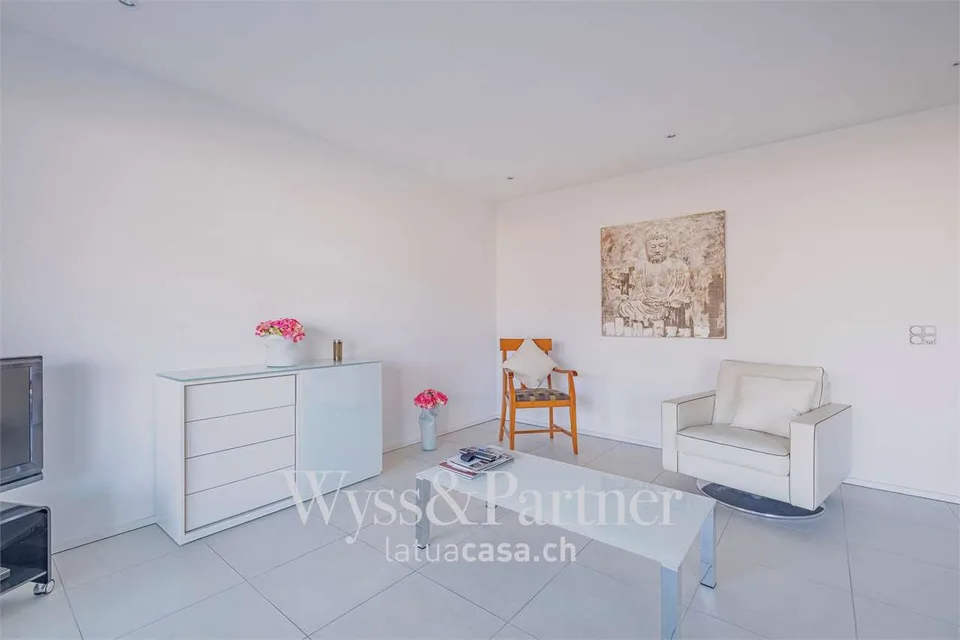 Orgnana 2.5 à vendre avec vue sur le lac et piscine