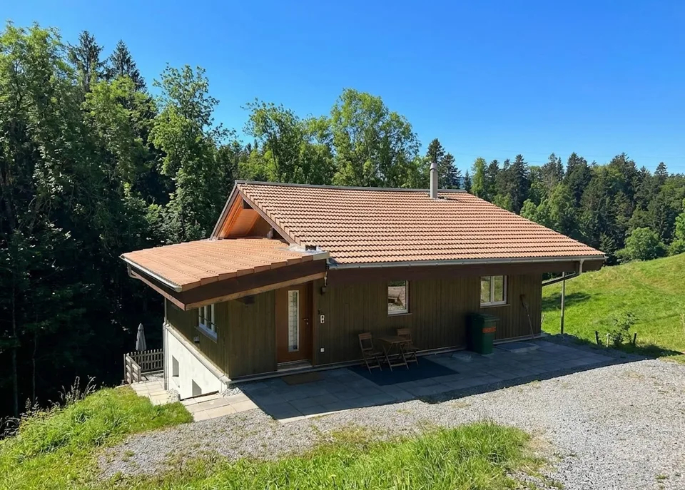 Exklusive Alleinlage mit grossem Umschwung in Goldiwil - sonnig & absolut privat