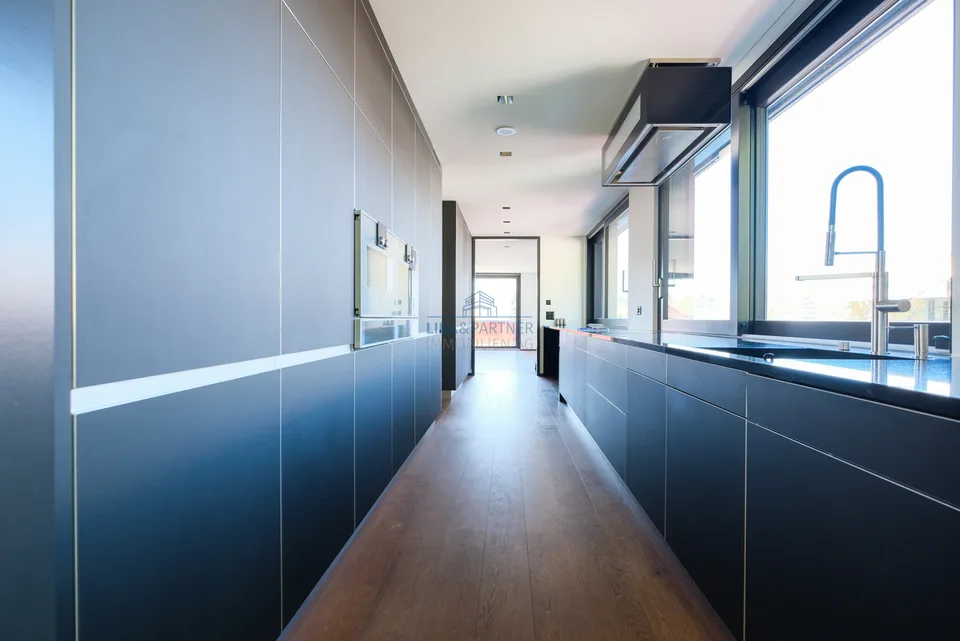 Bruderholz: Exklusive Design-Attikawohnung mit Panoramablick