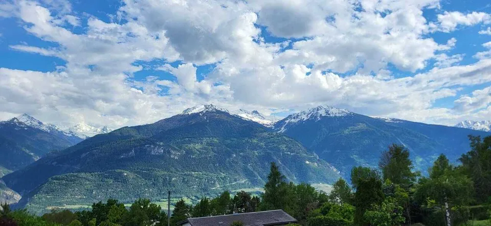 3.5-Zimmer-Wohnung mit Panorama-Aussicht in ruhiger Lage