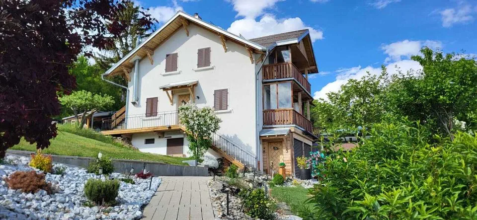 3.5-Zimmer-Wohnung mit Panorama-Aussicht in ruhiger Lage