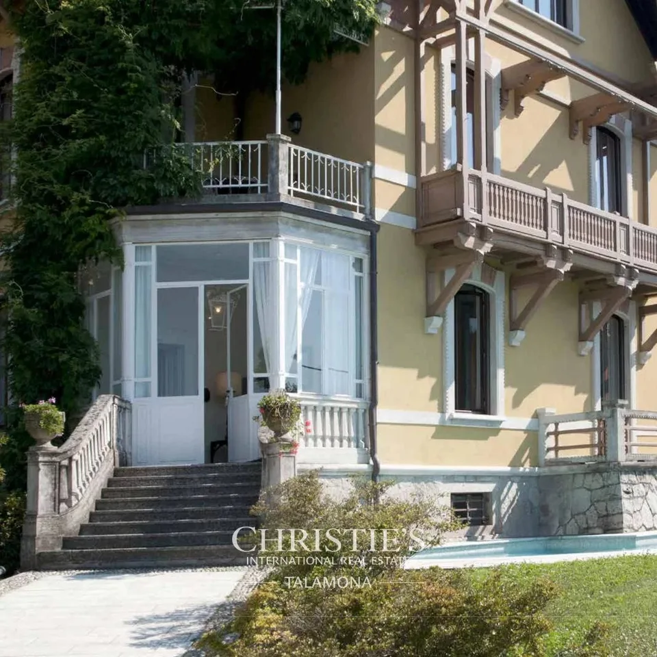 Ikonische Jugendstilvilla mit Blick auf den Lago Maggiore ? Porto Valtravaglia