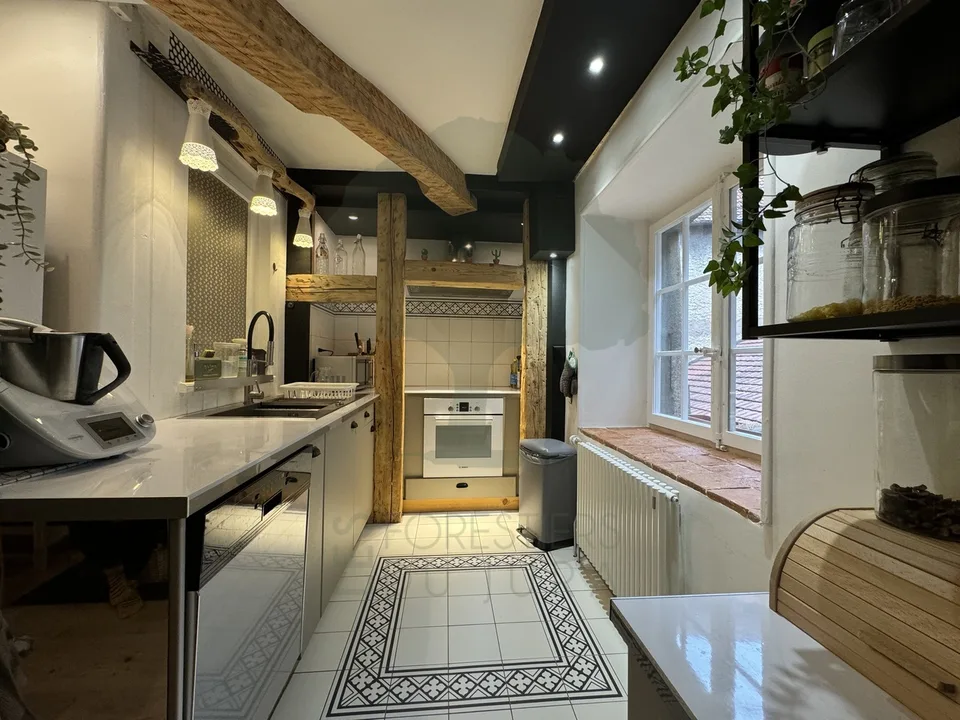 Casa vecchia affascinante con ristrutturazione - Belli volumi e garage