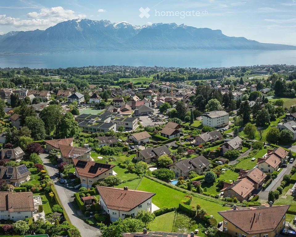 VUE GRANDIOSE ET IMPRENABLE SUR LE LAC ET LES ALPES