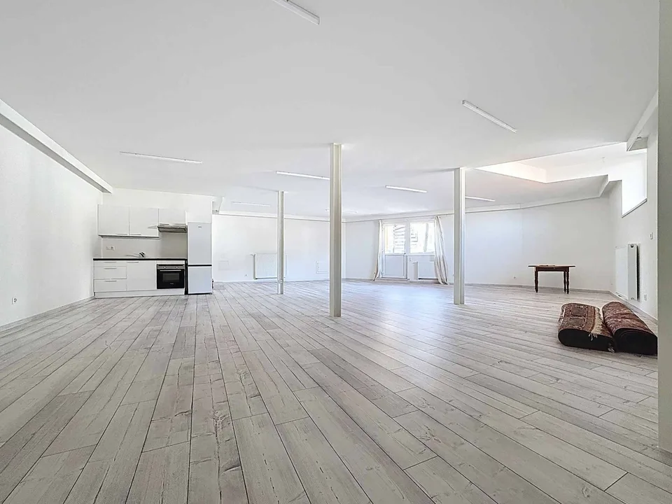 Spacieux loft de 102m2 au cur du village