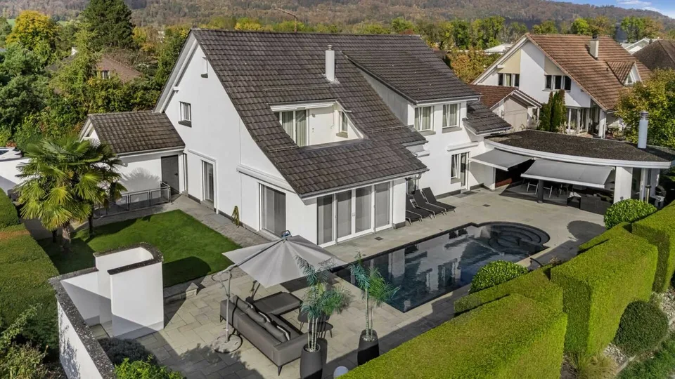 Villa di campagna esclusiva con giardino spazioso situata in una posizione soleggiata direttamente nella zona agricola