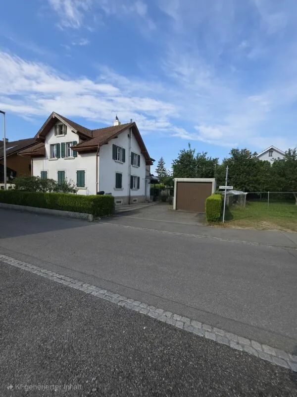 Freistehendes Einfamililenhaus mit je einer Wohnung pro Stockwerk und Bauparzelle