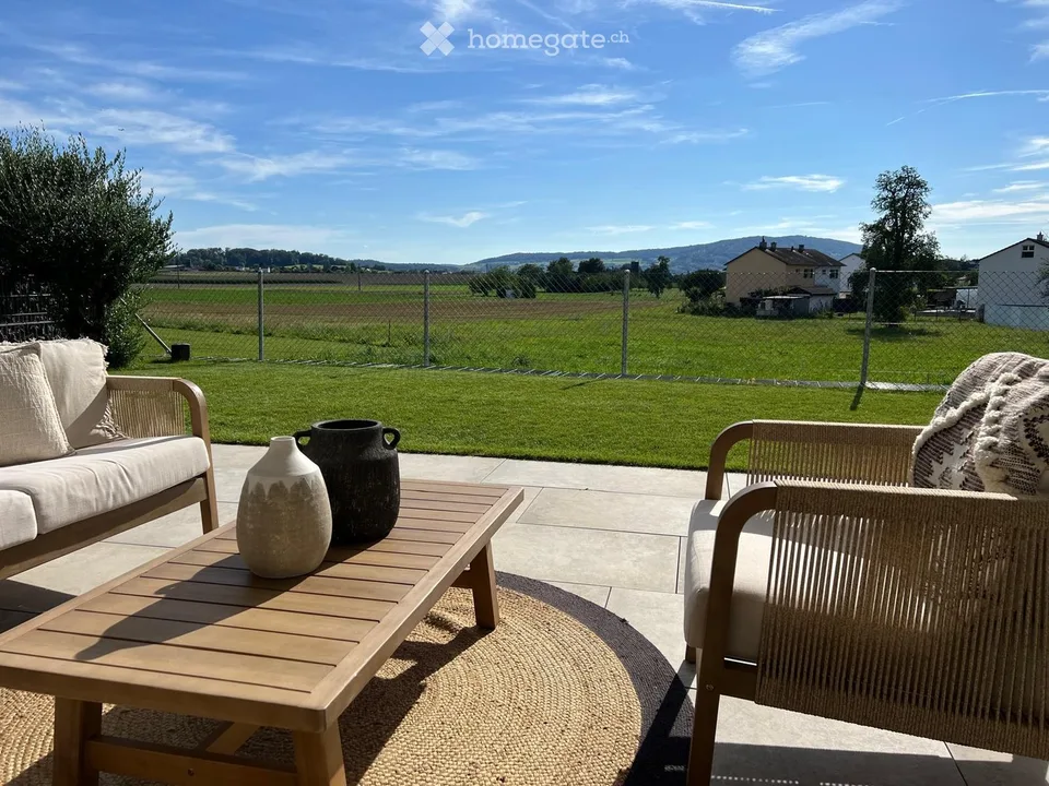 EXKLUSIVE GARTENWOHNUNG MIT 180 M² PRIVATGARTEN & WEITSICHT