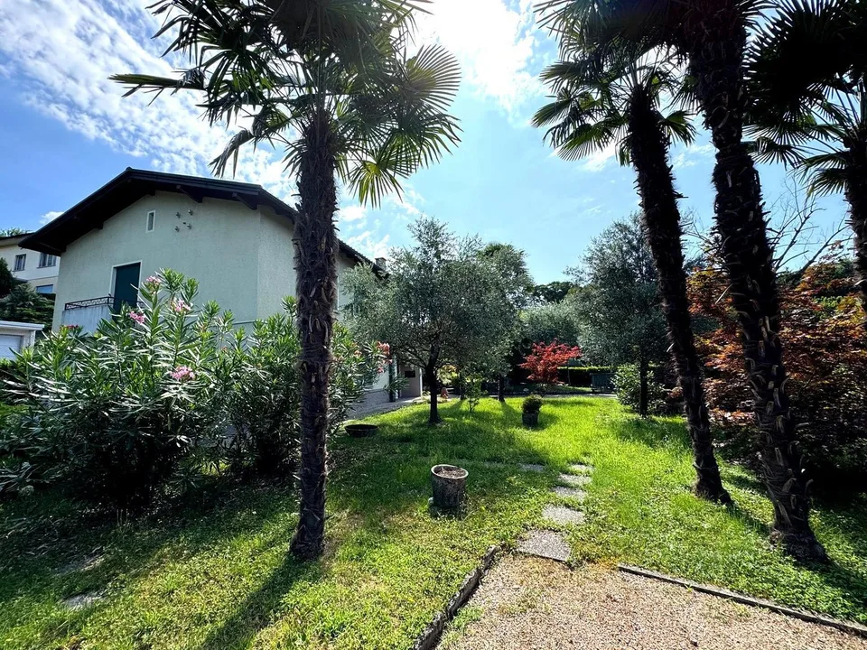 Maison bifamiliale avec jardin à Morbio Inferiore