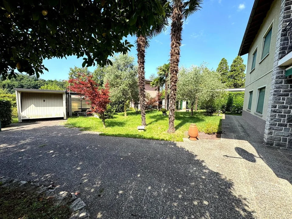 Maison bifamiliale avec jardin à Morbio Inferiore