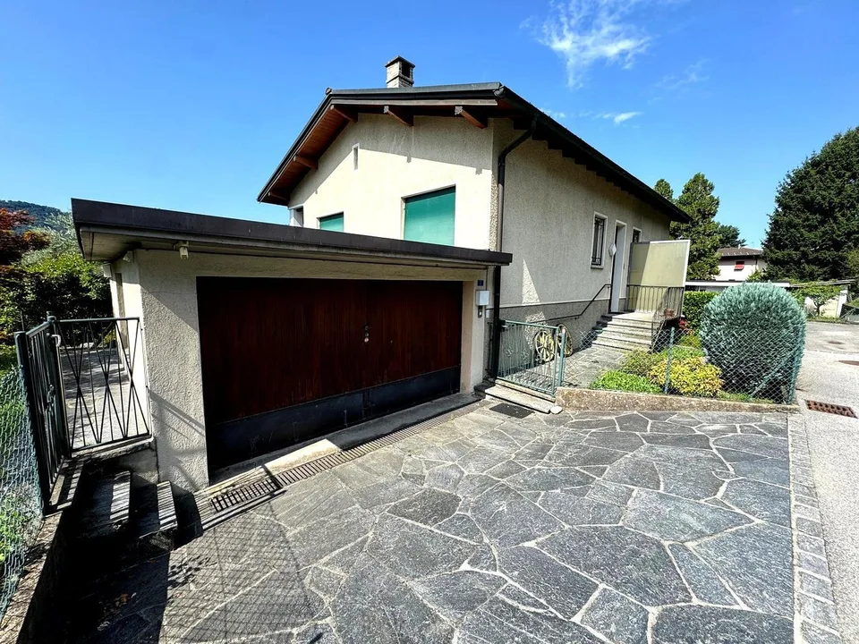 Maison bifamiliale avec jardin à Morbio Inferiore