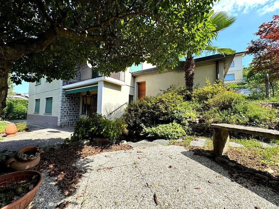 Maison bifamiliale avec jardin à Morbio Inferiore