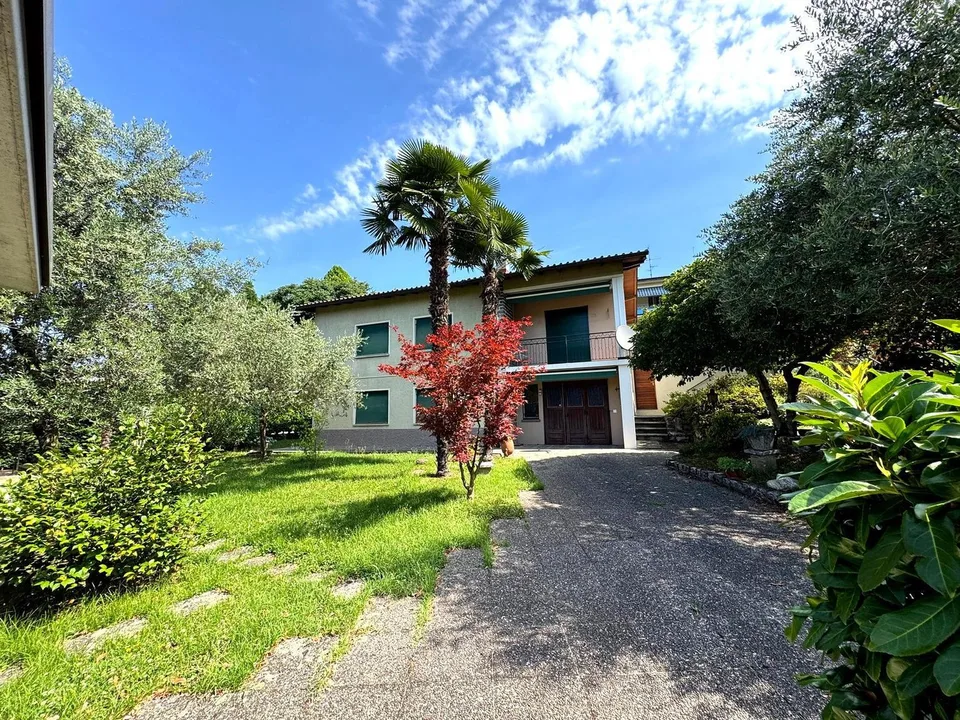 Casa bifamiliare con giardino a Morbio Inferiore