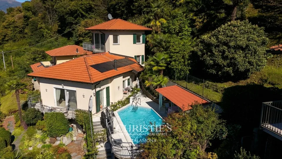 Villa mit Seeblick und Pool ? Tronzano Lago Maggiore