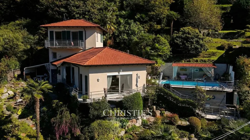 Villa mit Seeblick und Pool ? Tronzano Lago Maggiore