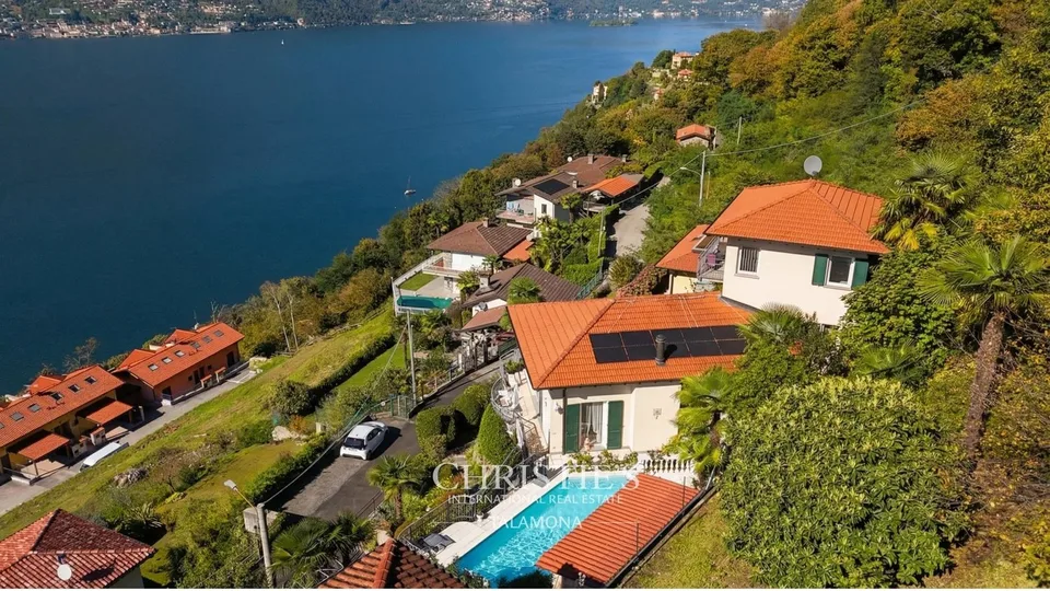 Villa mit Seeblick und Pool ? Tronzano Lago Maggiore