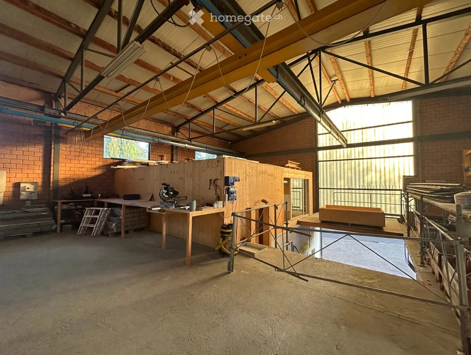 Propriété commerciale - bâtiment d'atelier à Schötz