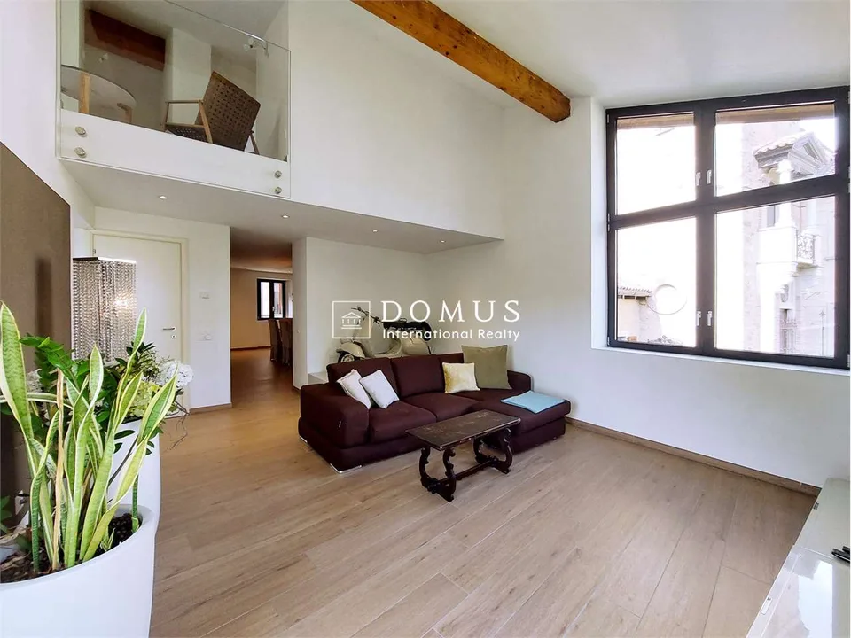 Elegantes Duplex-Wohnung