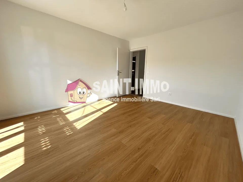 Neue 4.5-Zimmer-Wohnung (104 m2) mit Terrasse / Garten und überdachtem Autoabstellplatz