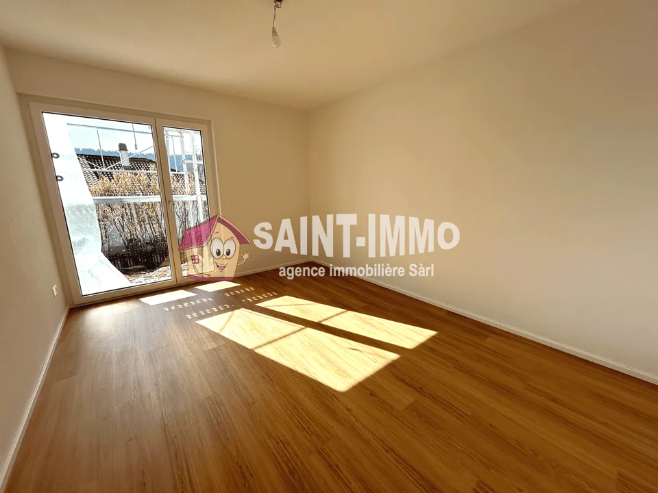 Neue 4.5-Zimmer-Wohnung (104 m2) mit Terrasse / Garten und überdachtem Autoabstellplatz