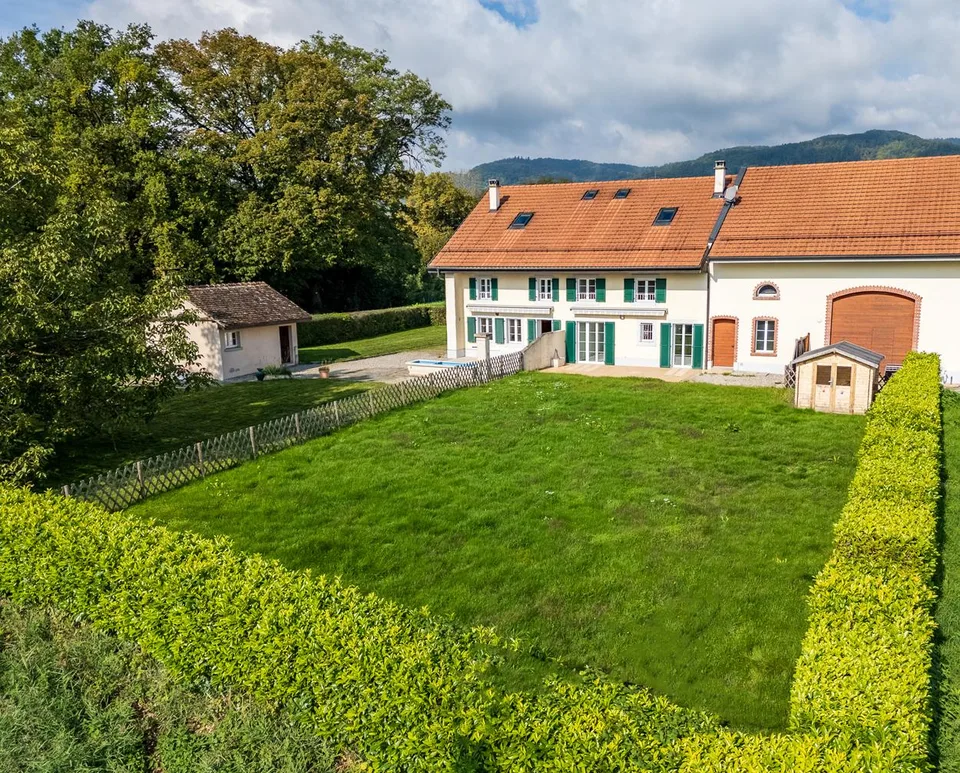 Gilly - Charmante villa mitoyenne avec jardin