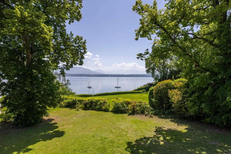 Casa di architetto con vista lago impareggiabile