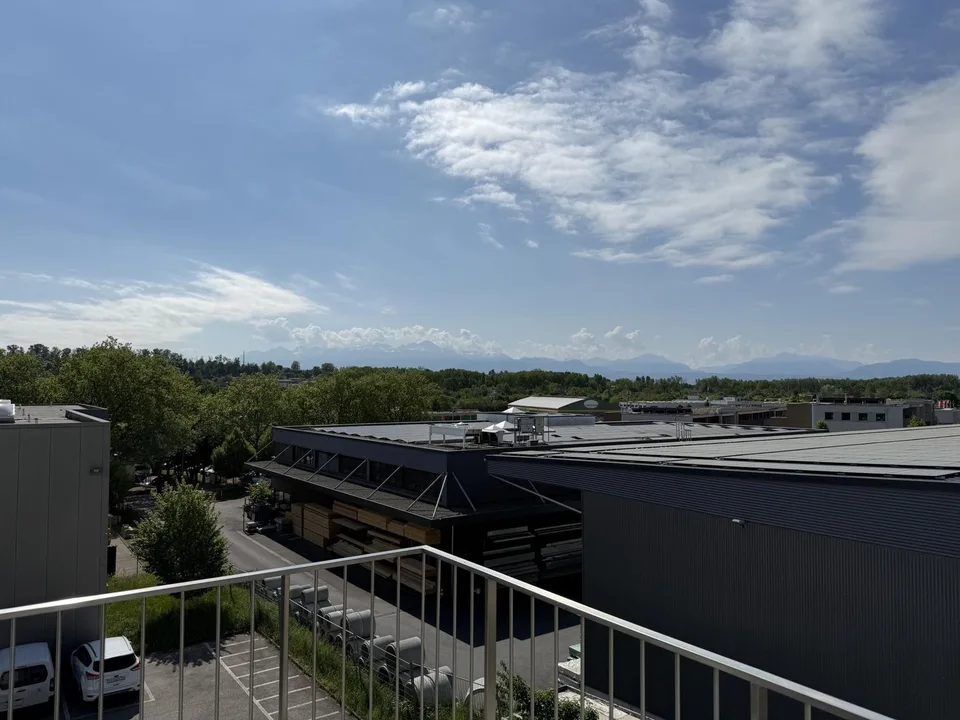 Administrative/office space with balcony, unit 30, in new project in Echandens