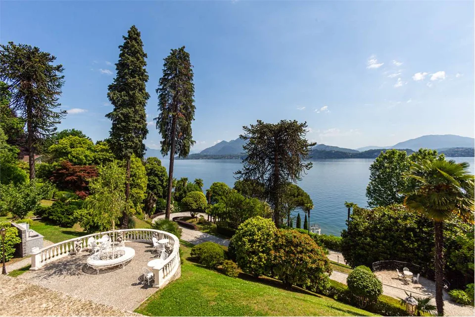 Villa Imperiale am Lago Maggiore mit historischem Park und privater Strand