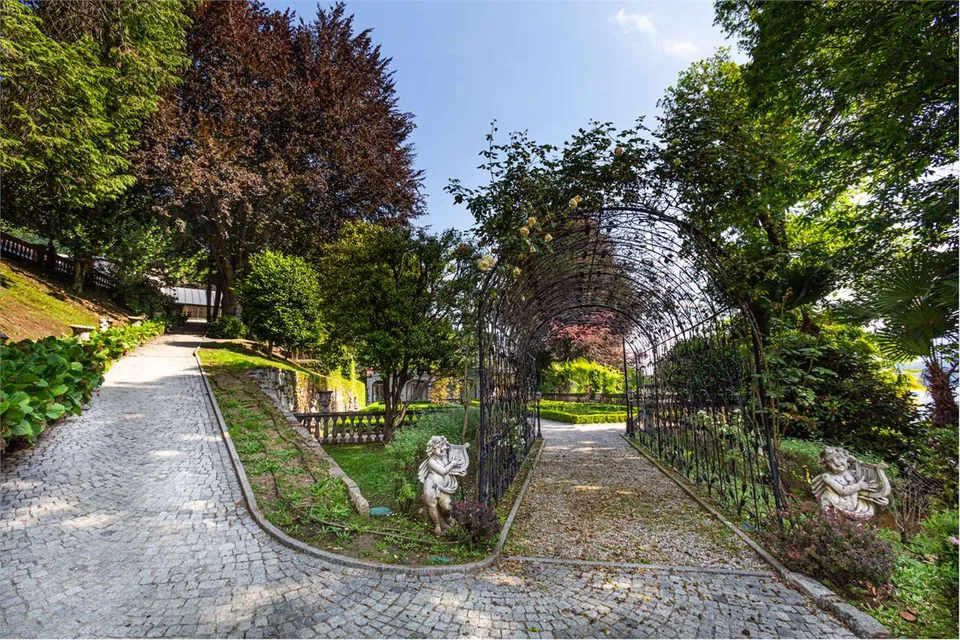 Villa Imperiale am Lago Maggiore mit historischem Park und privater Strand – Foto 8 von 13