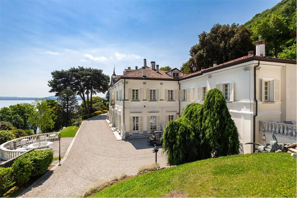 Villa Imperiale am Lago Maggiore mit historischem Park und privater Strand