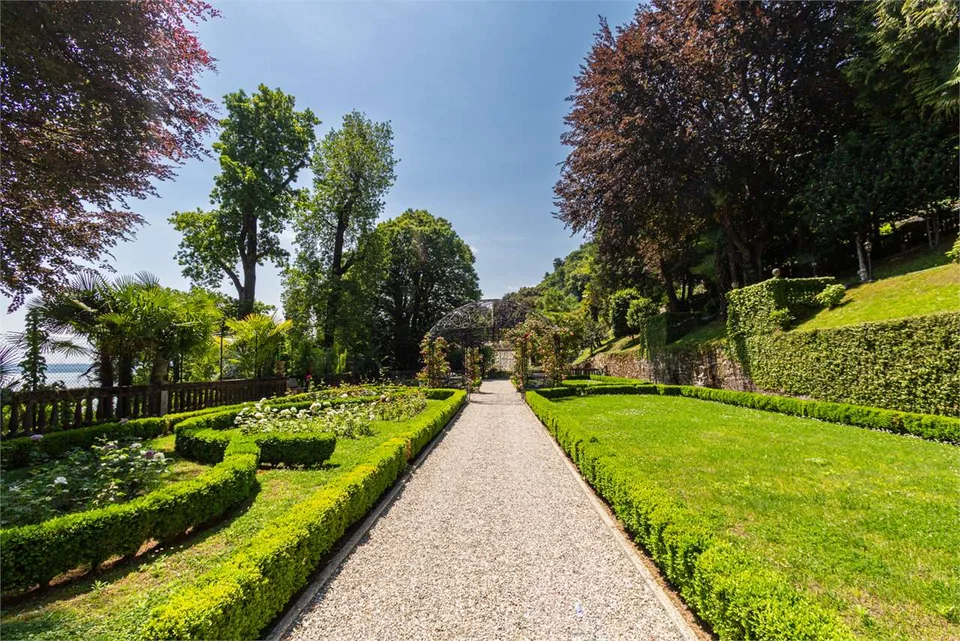 Villa Imperiale am Lago Maggiore mit historischem Park und privater Strand – Foto 9 von 13