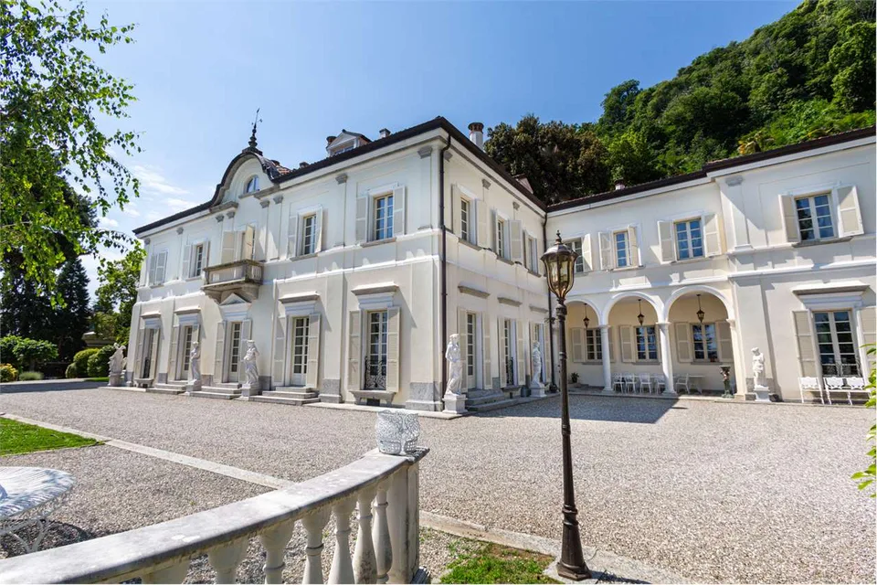 Villa Imperiale am Lago Maggiore mit historischem Park und privater Strand