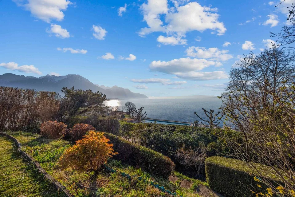 Elegante proprietà affacciata sul lago