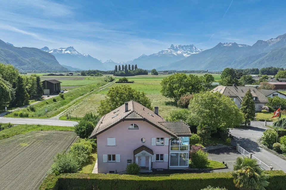 Einzelvilla mit Möglichkeit für 2 Wohnungen in Noville