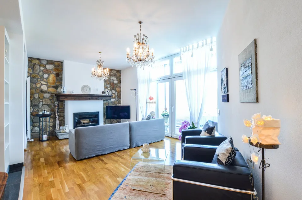 Il vostro appartamento ampio con 2 posteggi- Ihre grosszügige Wohnung