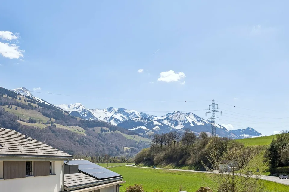 Maison Chaleureuse avec vue dégagée sur les montagnes à Enney