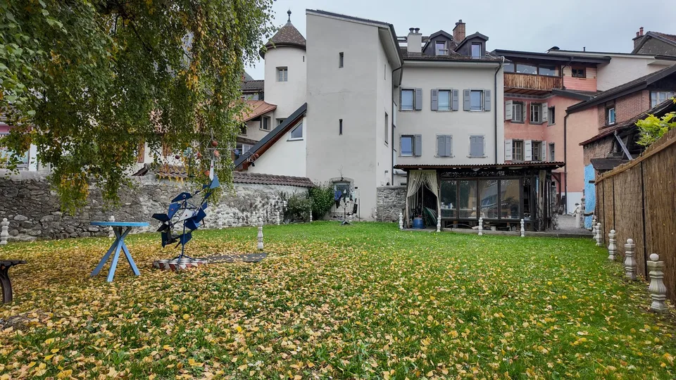 Für Investoren! 3 Apartments und 1 Gewerberaum