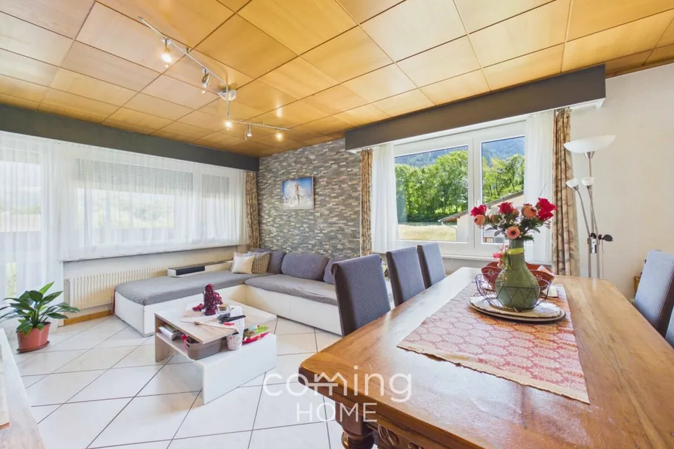 Balkon, Bergpanorama und viel Platz - familienfreundliche 4.5-Zimmer-Wohnung in Susten