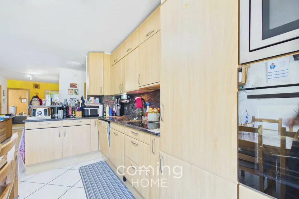 Balkon, Bergpanorama und viel Platz - familienfreundliche 4.5-Zimmer-Wohnung in Susten