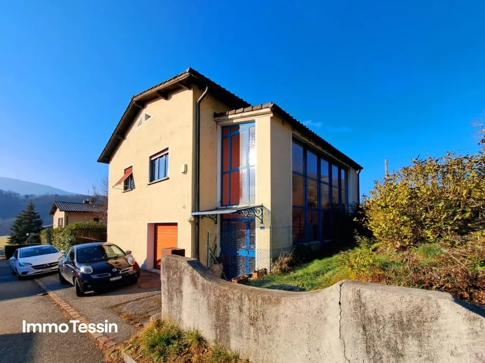 Villa exclusive avec grand jardin dans un emplacement idéal entre le lac Majeur et le lac de Lugano