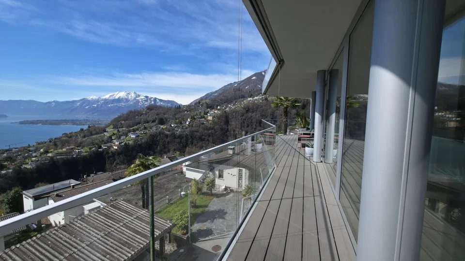 Proprietà contemporanea con garage, lift interno e spettacolare vista a 180° – foto 13 di 27