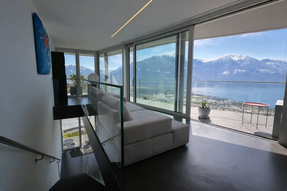 Proprietà contemporanea con garage, lift interno e spettacolare vista a 180° – foto 8 di 27