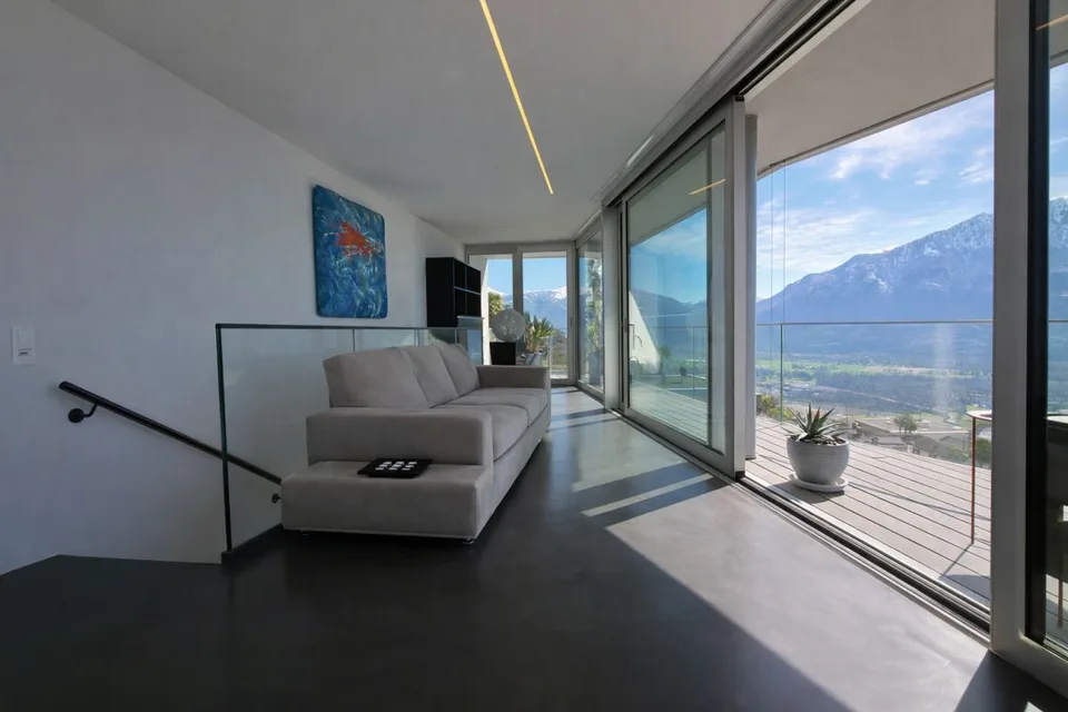Proprietà contemporanea con garage, lift interno e spettacolare vista a 180° – foto 10 di 27