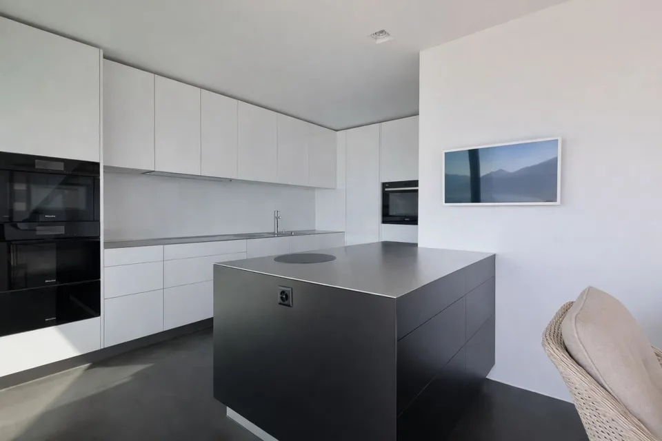 Proprietà contemporanea con garage, lift interno e spettacolare vista a 180° – foto 6 di 27