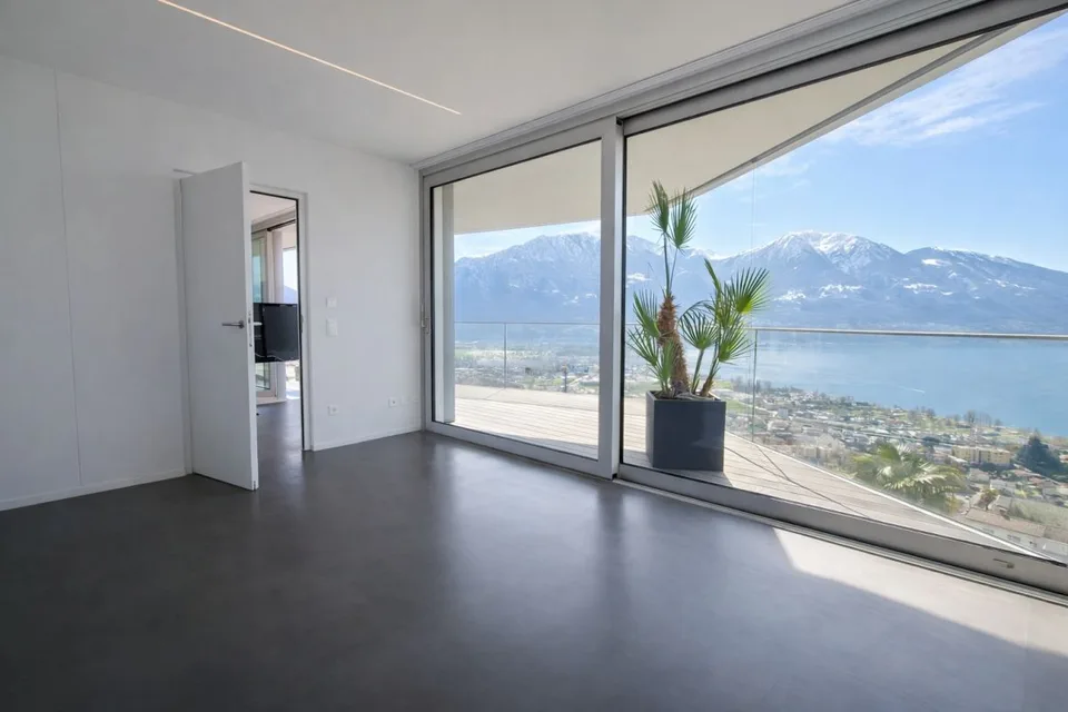 Proprietà contemporanea con garage, lift interno e spettacolare vista a 180° – foto 14 di 27