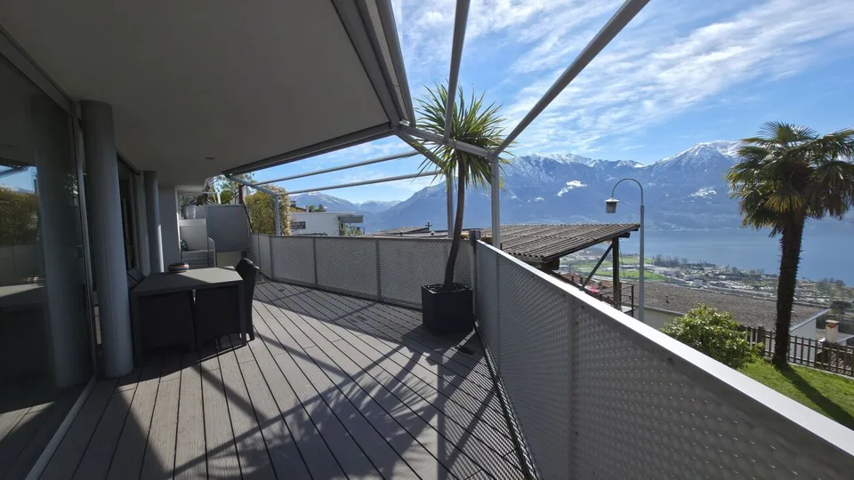 Proprietà contemporanea con garage, lift interno e spettacolare vista a 180° – foto 18 di 27