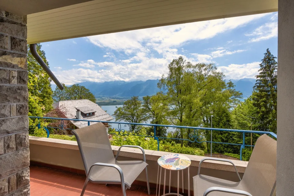 VILLA EINZELFAMILIENHAUS - PANORAMABLICK ÜBER SEE UND BERGE