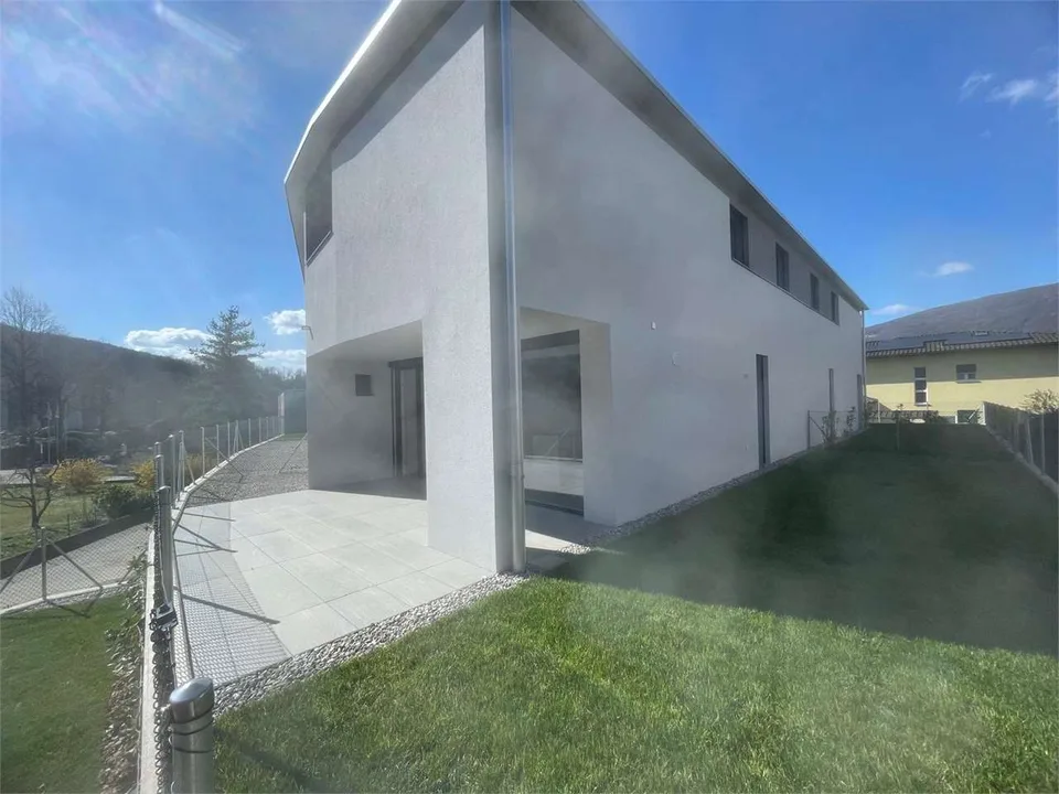 Nuovo Appartamento 4.5 locali  Duplex a Cureglia, Giardino Privato